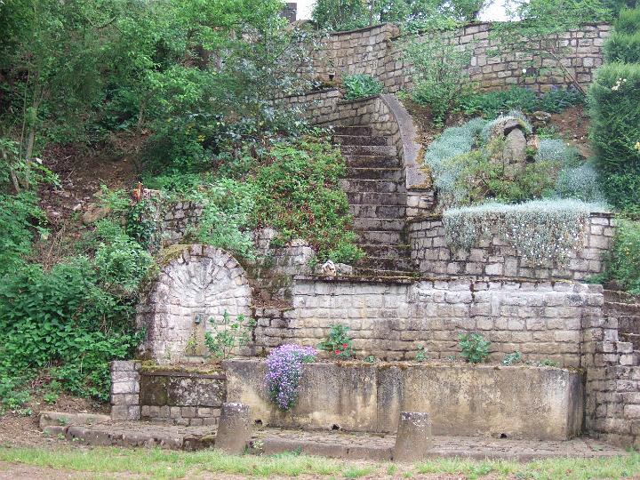 2008-05- (548).JPG - Montigny - Stadt der historischen Brunnen